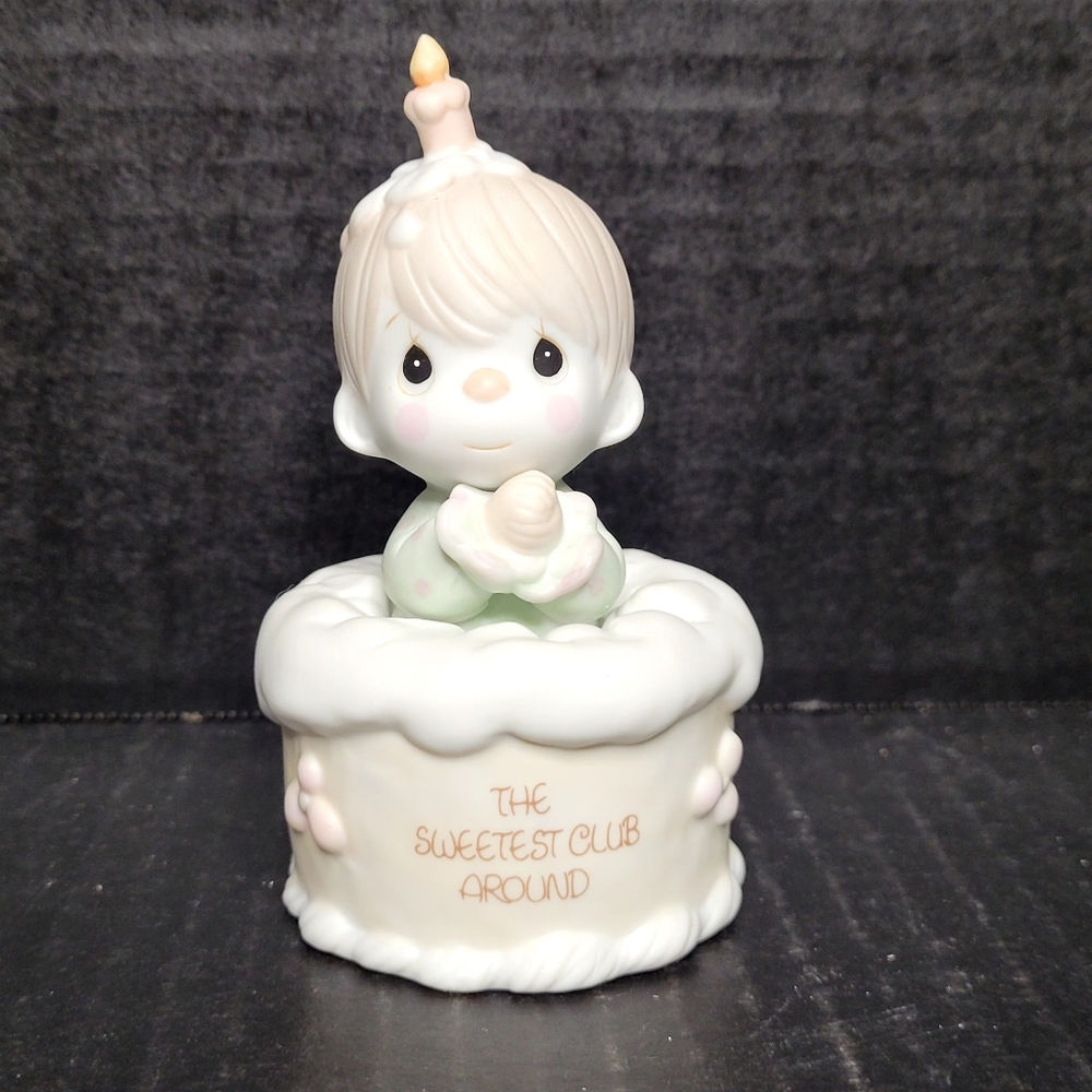1988 Precious Moments Symbol of Membership The Sweetest Club Around #B-0003